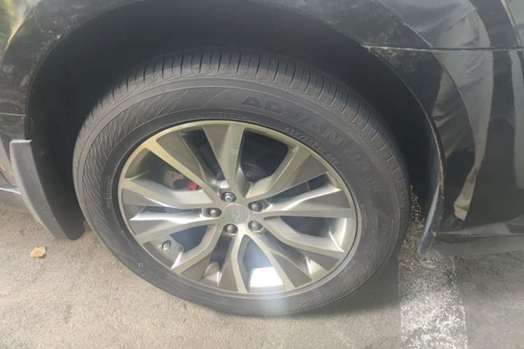 Used Subaru Outback 2012 2.5i Sport Edition Right Front Wheel Hub