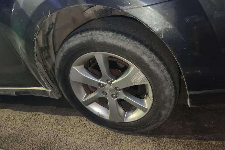 Used Subaru Outback 2012 2.5i Luxury Edition Right Front Wheel Hub