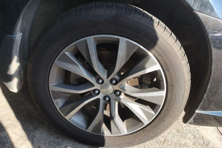 Used Subaru Outback 2012 2.5i Sport Edition Right Front Wheel Hub