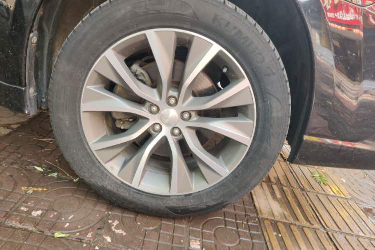 Used Subaru Outback 2012 2.5i Sport Edition Right Front Wheel Hub