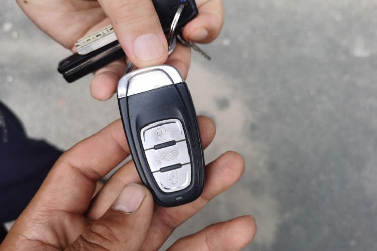 Used Subaru Outback 2012 2.5i Sport Navigation Edition Vehicle Key