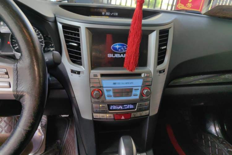 Used Subaru Outback 2012 2.5i Sport Edition Audio And AC Panel