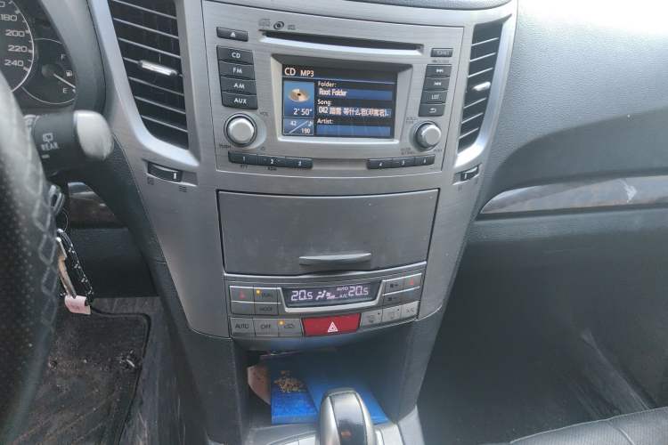 Used Subaru Outback 2012 2.5i Luxury Edition Audio And AC Panel