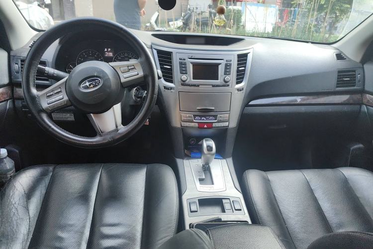 Used Subaru Outback 2012 2.5i Luxury Edition Center Console