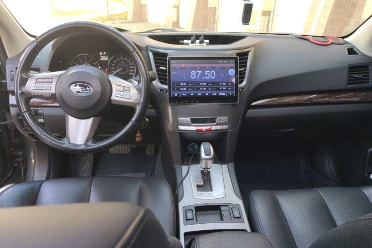 Used Subaru Outback 2012 2.5i Luxury Edition Center Console