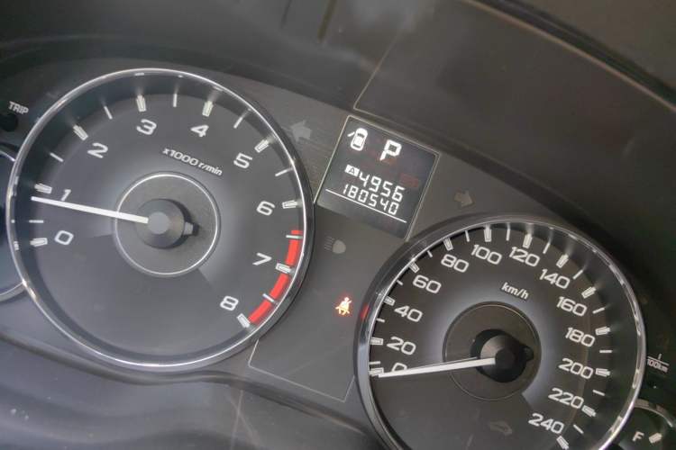 Used Subaru Outback 2012 2.5i Sport Edition Odometer Close Up
