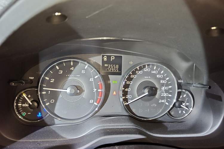 Used Subaru Outback 2012 2.5i Sport Edition Odometer Close Up