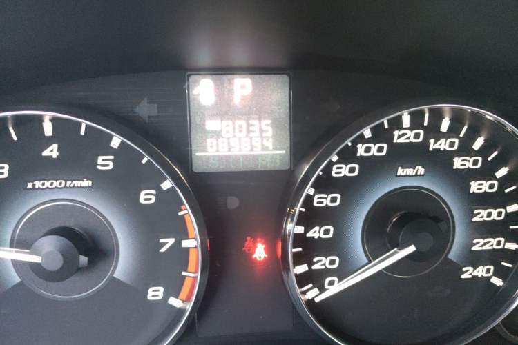 Used Subaru Outback 2012 2.5i Luxury Edition Odometer Close Up