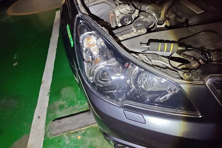 Used Subaru Outback 2012 2.5i Sport Edition Right Front Headlight