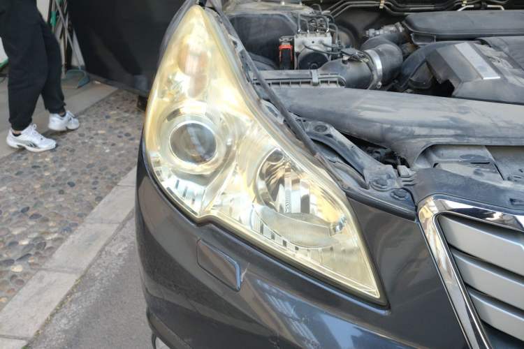 Used Subaru Outback 2012 2.5i Luxury Edition Right Front Headlight
