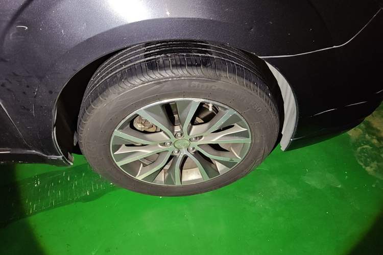 Used Subaru Outback 2012 2.5i Sport Edition Right Front Wheel Hub