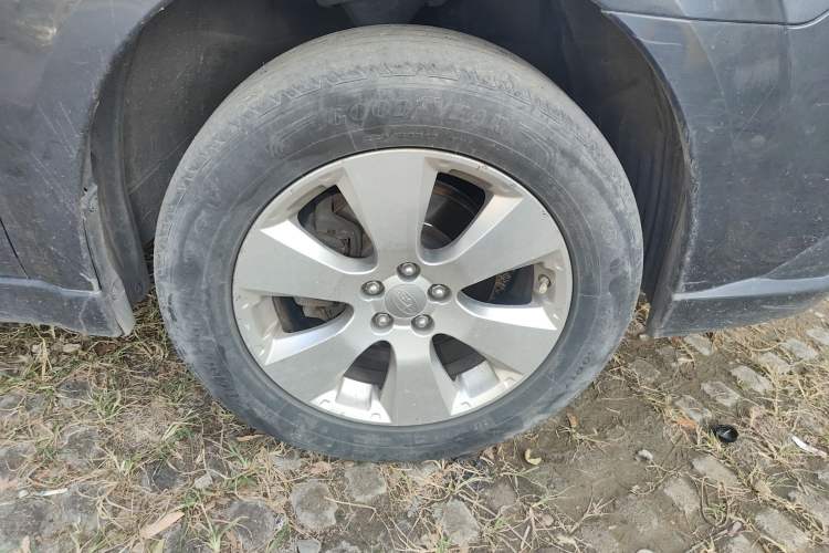 Used Subaru Outback 2012 2.5i Luxury Edition Right Front Wheel Hub