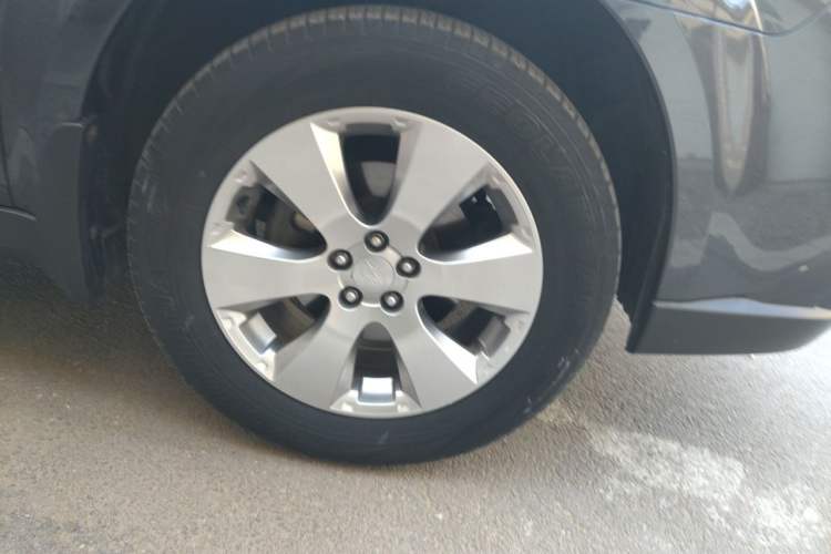 Used Subaru Outback 2012 2.5i Luxury Edition Right Front Wheel Hub
