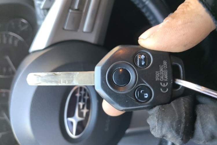 Used Subaru Outback 2012 2.5i Luxury Edition Vehicle Key