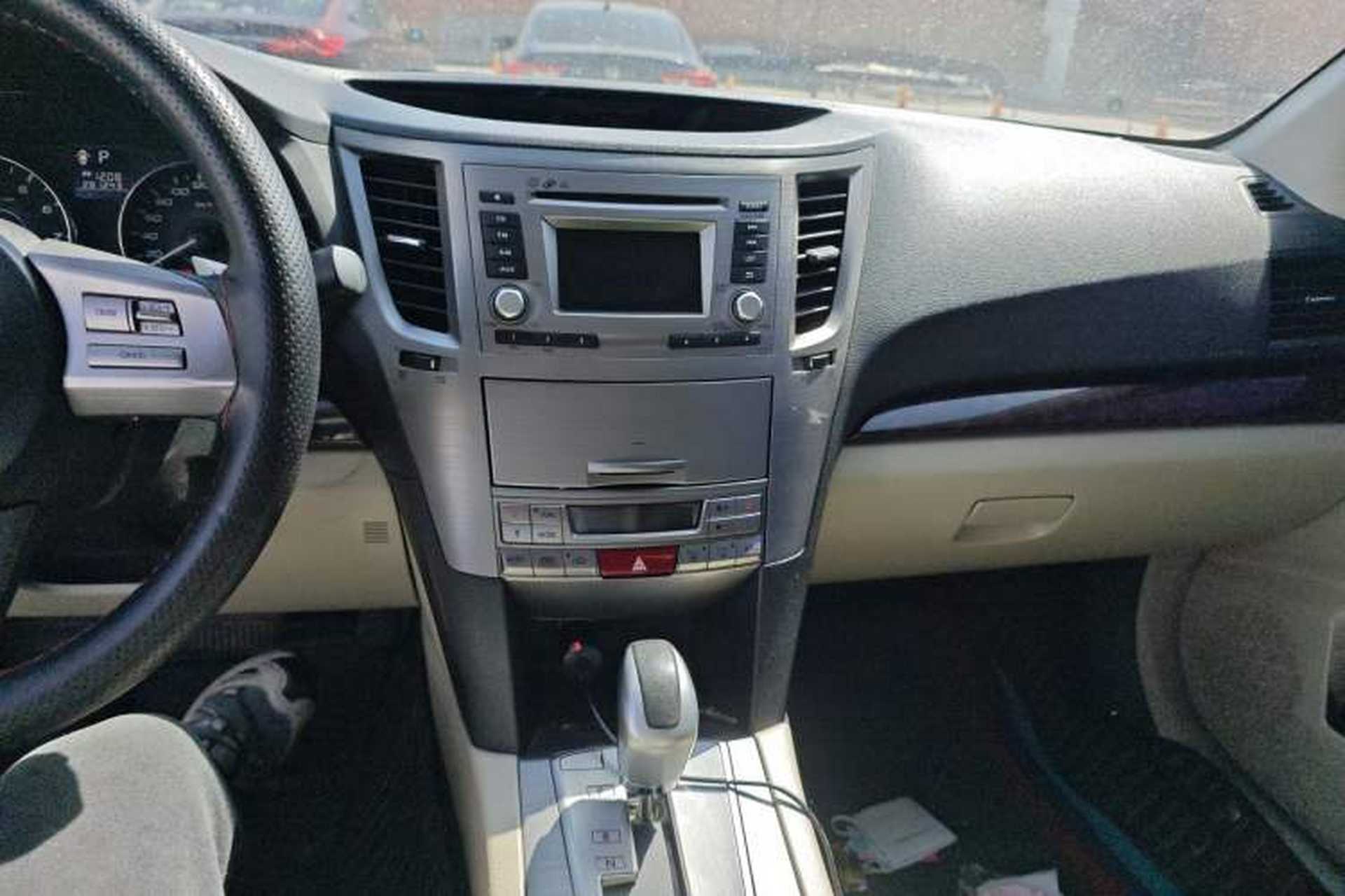 Used Subaru Outback 2012 2.5i Luxury Edition Audio And AC Panel