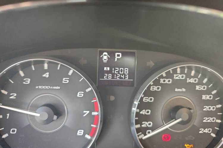 Used Subaru Outback 2012 2.5i Luxury Edition Odometer Close Up