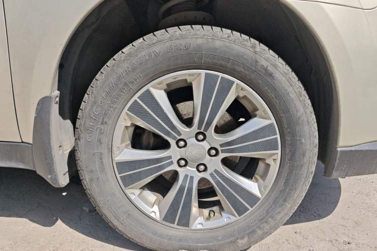 Used Subaru Outback 2012 2.5i Luxury Edition Right Front Wheel Hub
