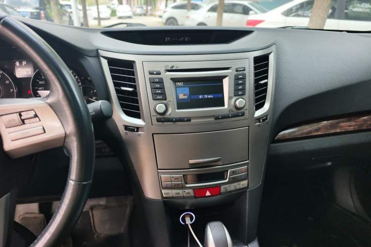 Used Subaru Outback 2012 2.5i Luxury Edition Audio And AC Panel