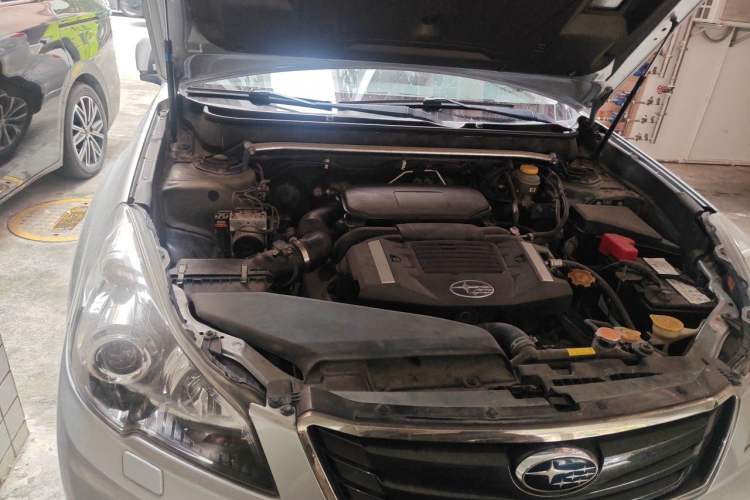 Used Subaru Outback 2012 2.5i Sport Edition Engine Bay Right