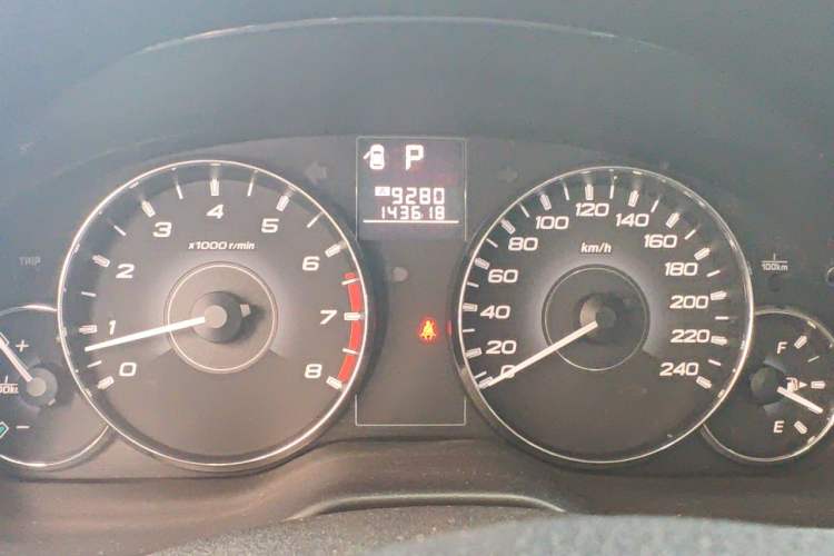 Used Subaru Outback 2012 2.5i Luxury Edition Odometer Close Up