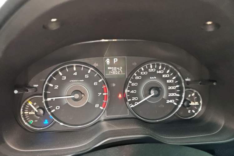 Used Subaru Outback 2012 2.5i Sport Edition Odometer Close Up