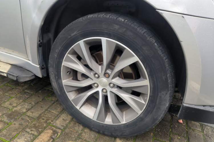 Used Subaru Outback 2012 2.5i Sport Edition Right Front Wheel Hub