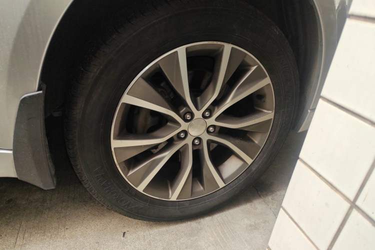 Used Subaru Outback 2012 2.5i Sport Edition Right Front Wheel Hub