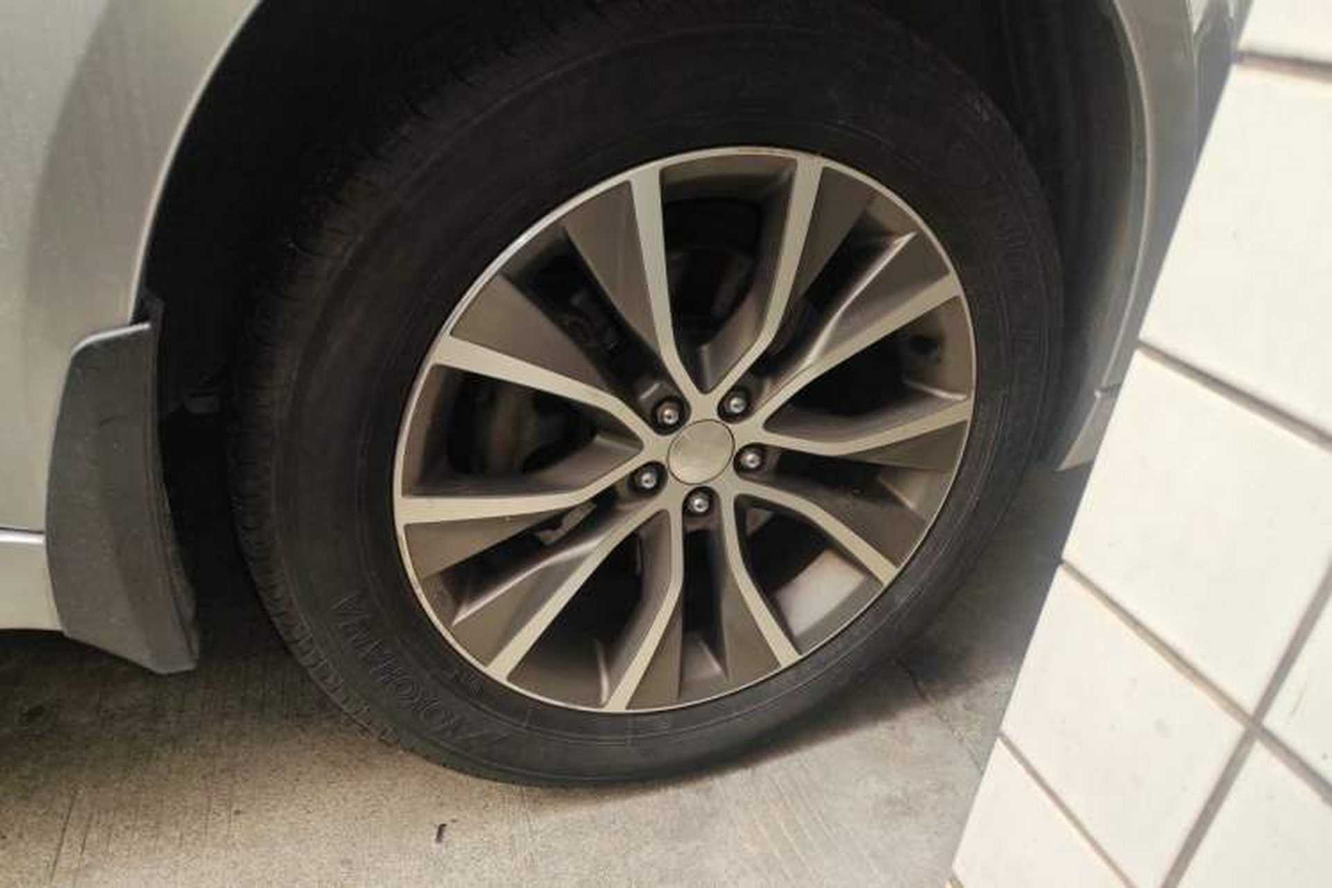 Used Subaru Outback 2012 2.5i Sport Edition Right Front Wheel Hub