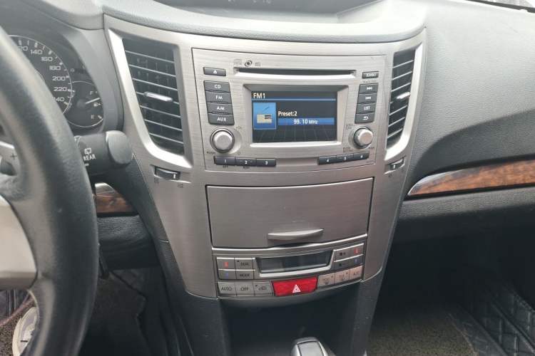 Used Subaru Outback 2012 2.5i Luxury Edition Audio And AC Panel