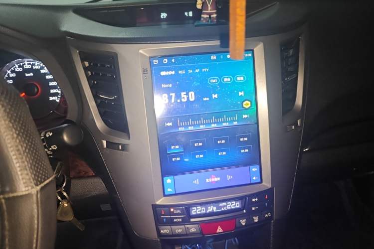 Used Subaru Outback 2012 2.5i Luxury Edition Audio And AC Panel