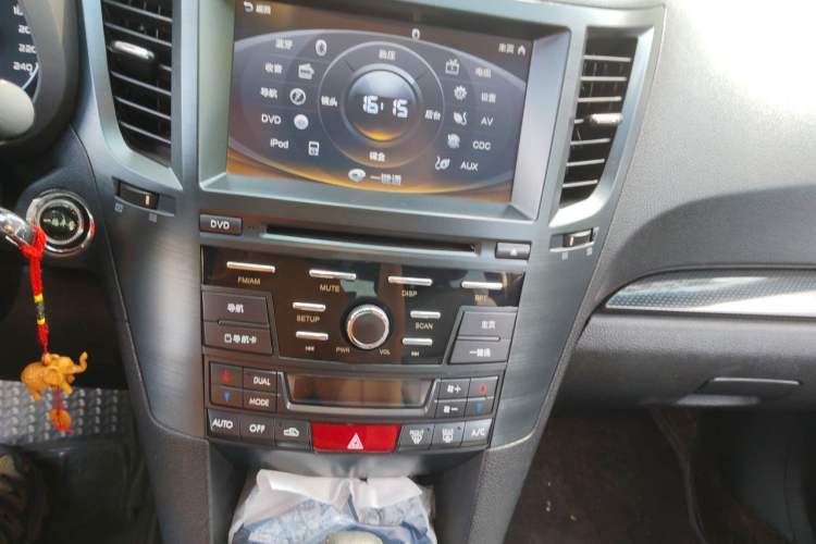 Used Subaru Outback 2012 2.5i Luxury Edition Audio And AC Panel
