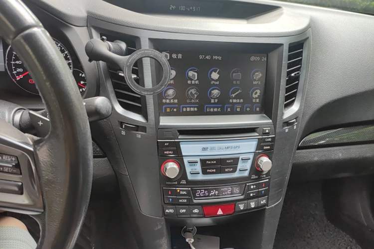 Used Subaru Outback 2012 2.5i Sport Edition Audio And AC Panel