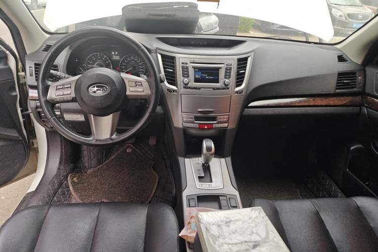 Used Subaru Outback 2012 2.5i Luxury Edition Center Console