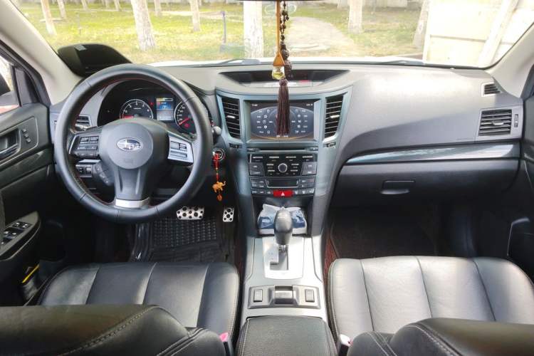 Used Subaru Outback 2012 2.5i Luxury Edition Center Console