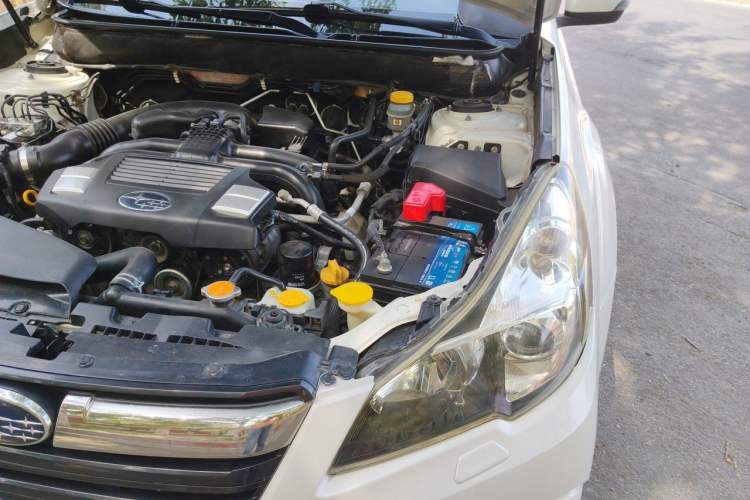 Used Subaru Outback 2012 2.5i Luxury Edition Engine Bay Left