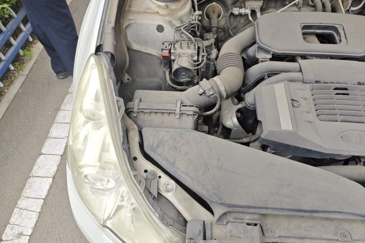 Used Subaru Outback 2012 2.5i Luxury Edition Engine Bay Right