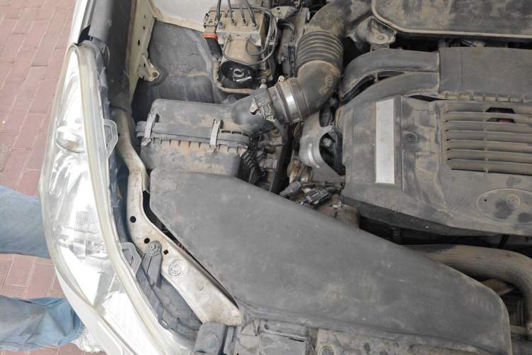 Used Subaru Outback 2012 2.5i Luxury Edition Engine Bay Right