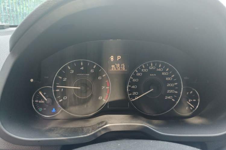 Used Subaru Outback 2012 2.5i Sport Edition Odometer Close Up