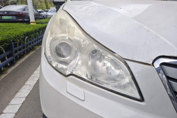 Used Subaru Outback 2012 2.5i Luxury Edition Right Front Headlight