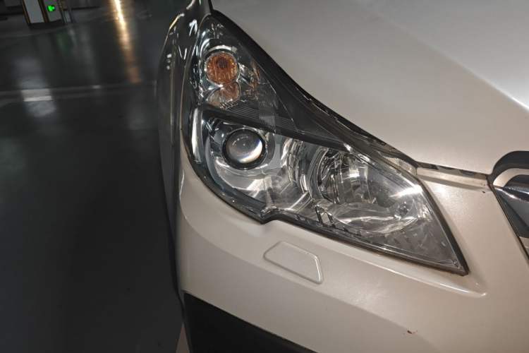 Used Subaru Outback 2012 2.5i Luxury Edition Right Front Headlight