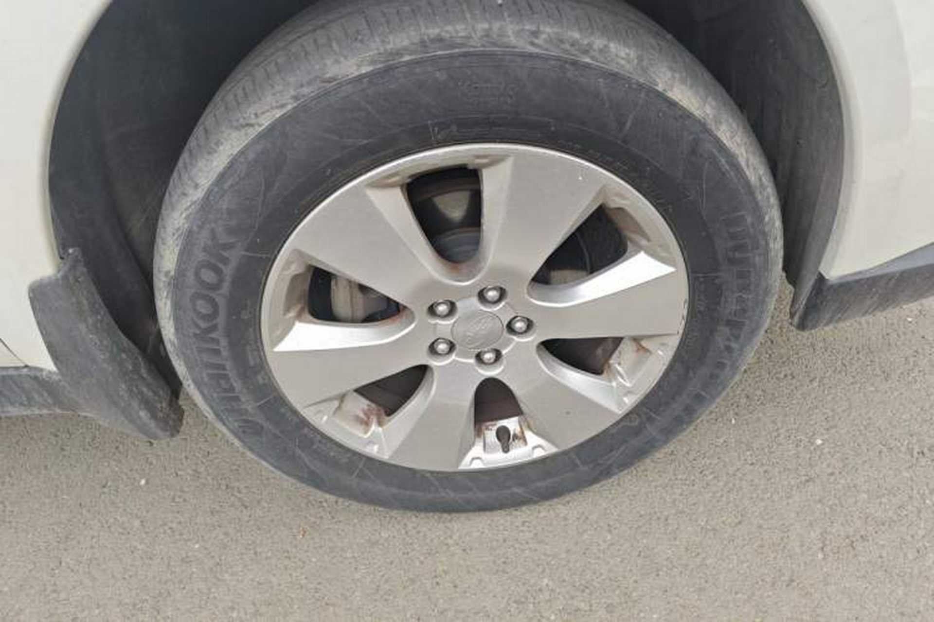 Used Subaru Outback 2012 2.5i Luxury Edition Right Front Wheel Hub