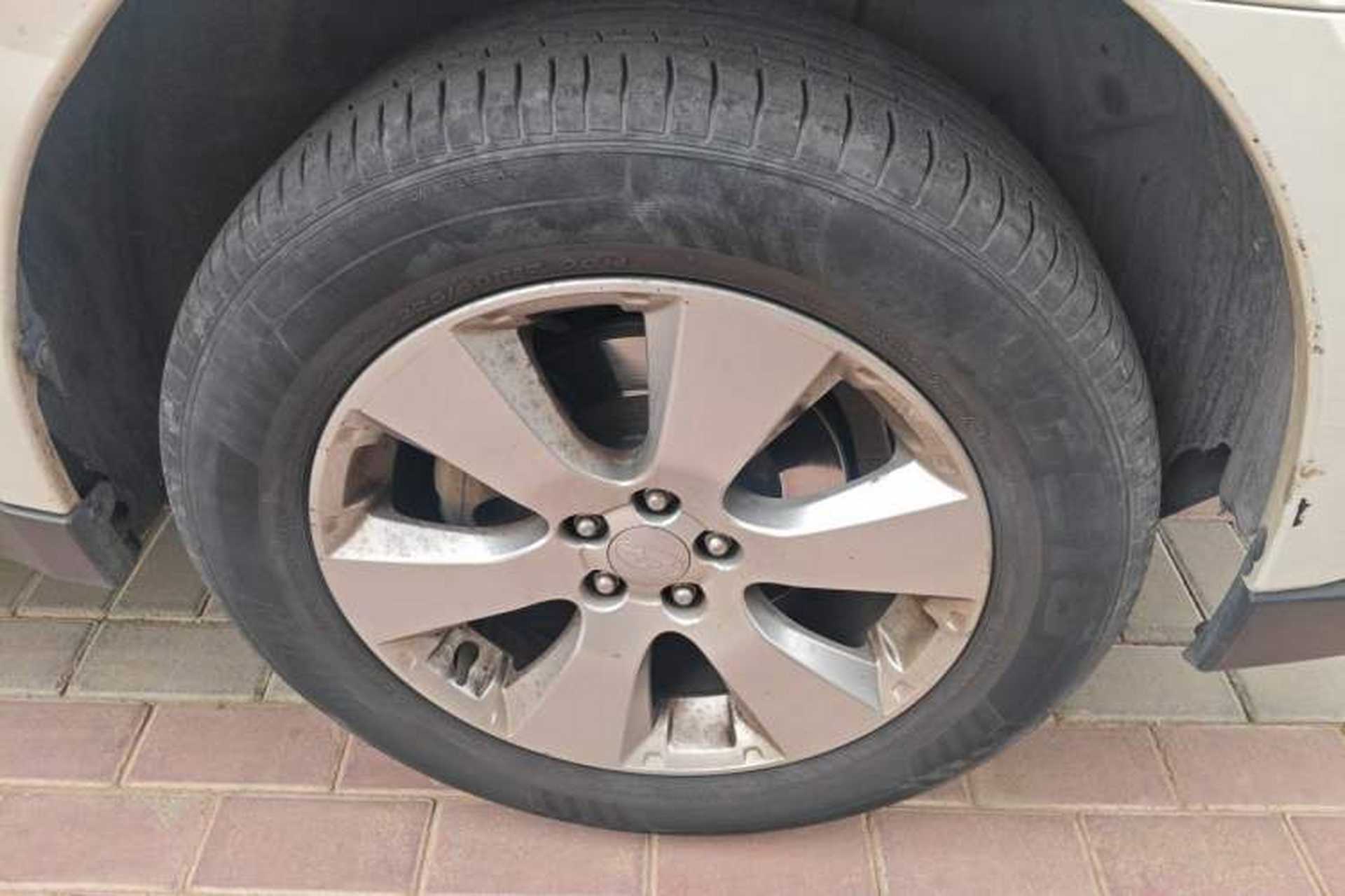 Used Subaru Outback 2012 2.5i Luxury Edition Right Front Wheel Hub
