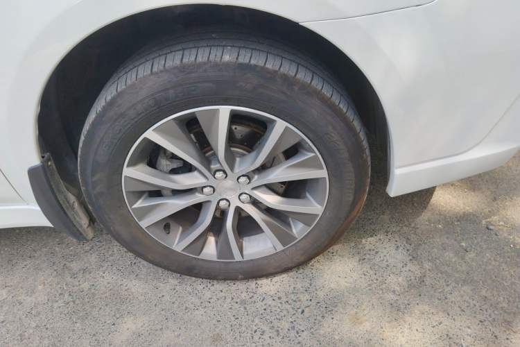 Used Subaru Outback 2012 2.5i Luxury Edition Right Front Wheel Hub