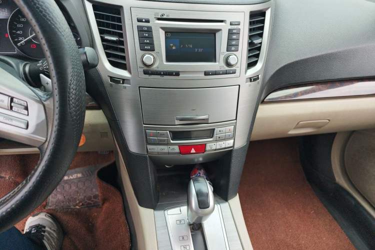 Used Subaru Outback 2012 2.5i Luxury Edition Audio And AC Panel