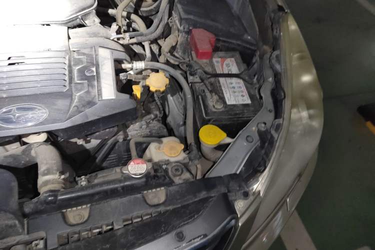 Used Subaru Outback 2012 2.5i Luxury Edition Engine Bay Left
