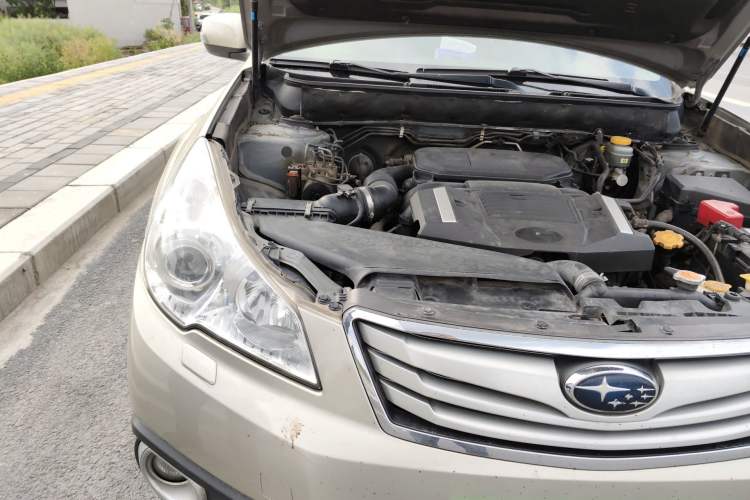Used Subaru Outback 2012 2.5i Luxury Edition Engine Bay Right