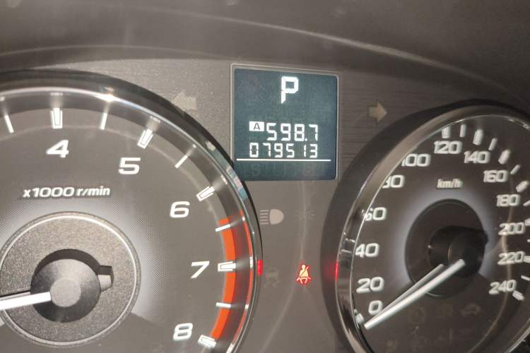 Used Subaru Outback 2012 2.5i Luxury Edition Odometer Close Up