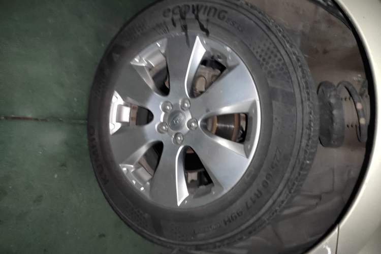 Used Subaru Outback 2012 2.5i Luxury Edition Right Front Wheel Hub