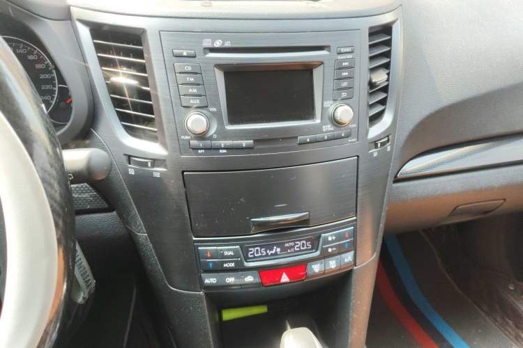 Used Subaru Outback 2013 2.5i Sport Edition Audio And AC Panel