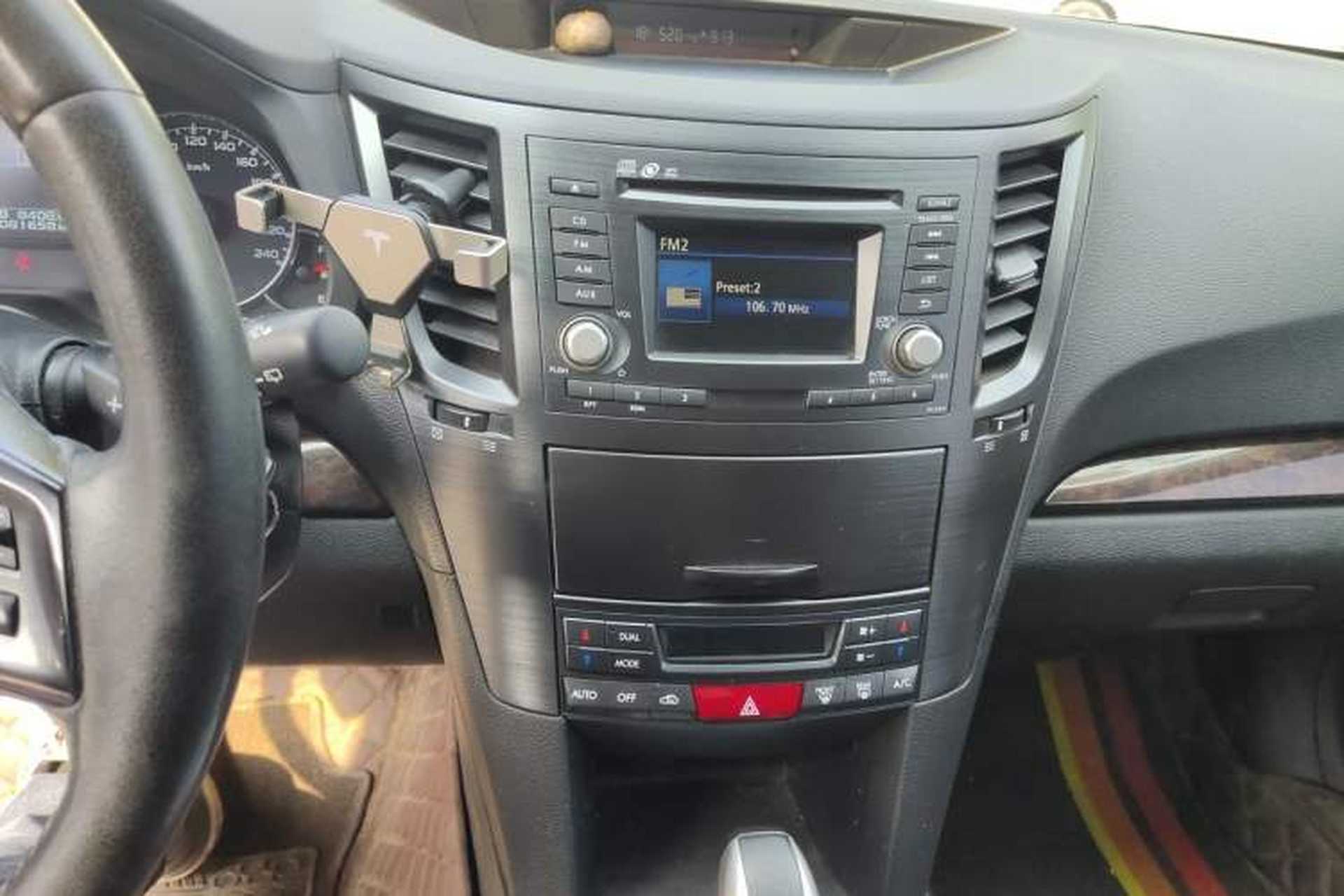 Used Subaru Outback 2013 2.5i Luxury Edition Audio And AC Panel